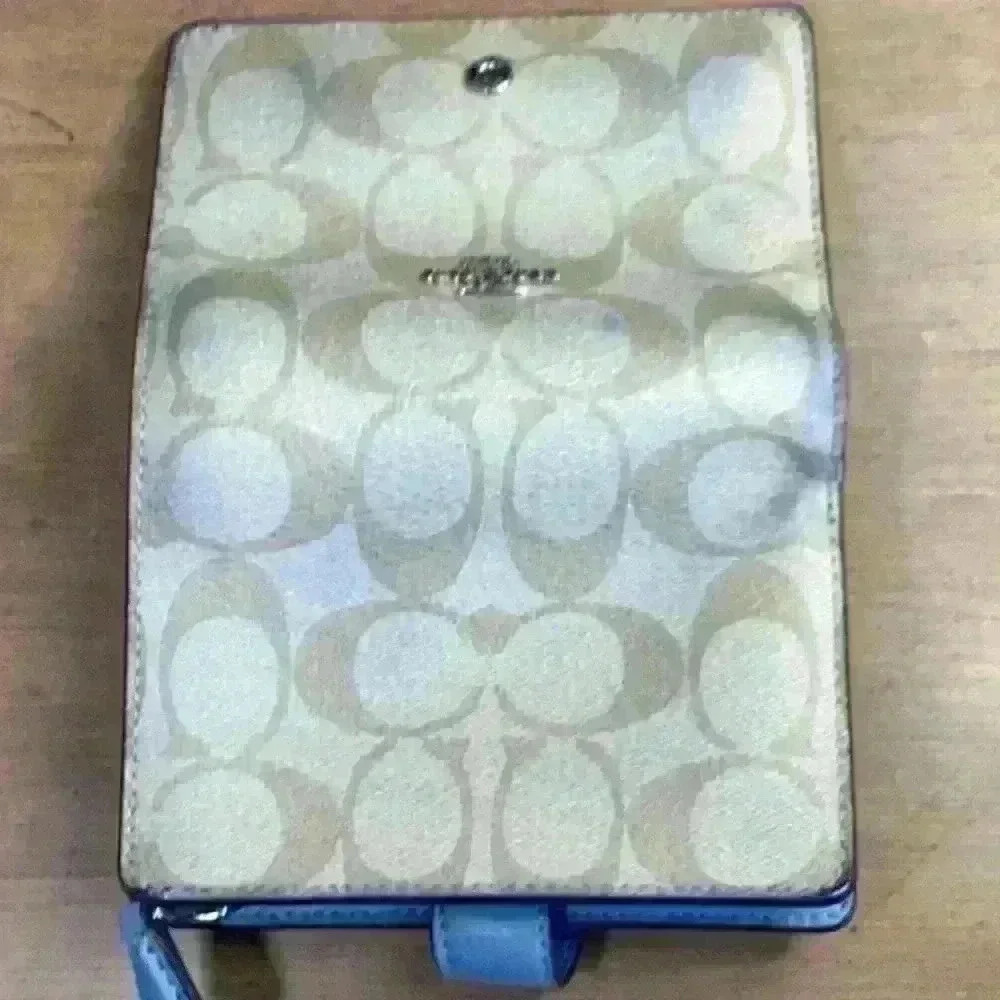 Coach Glossy Green Shoulder Bag with Blue Accents - Picture 16 of 16